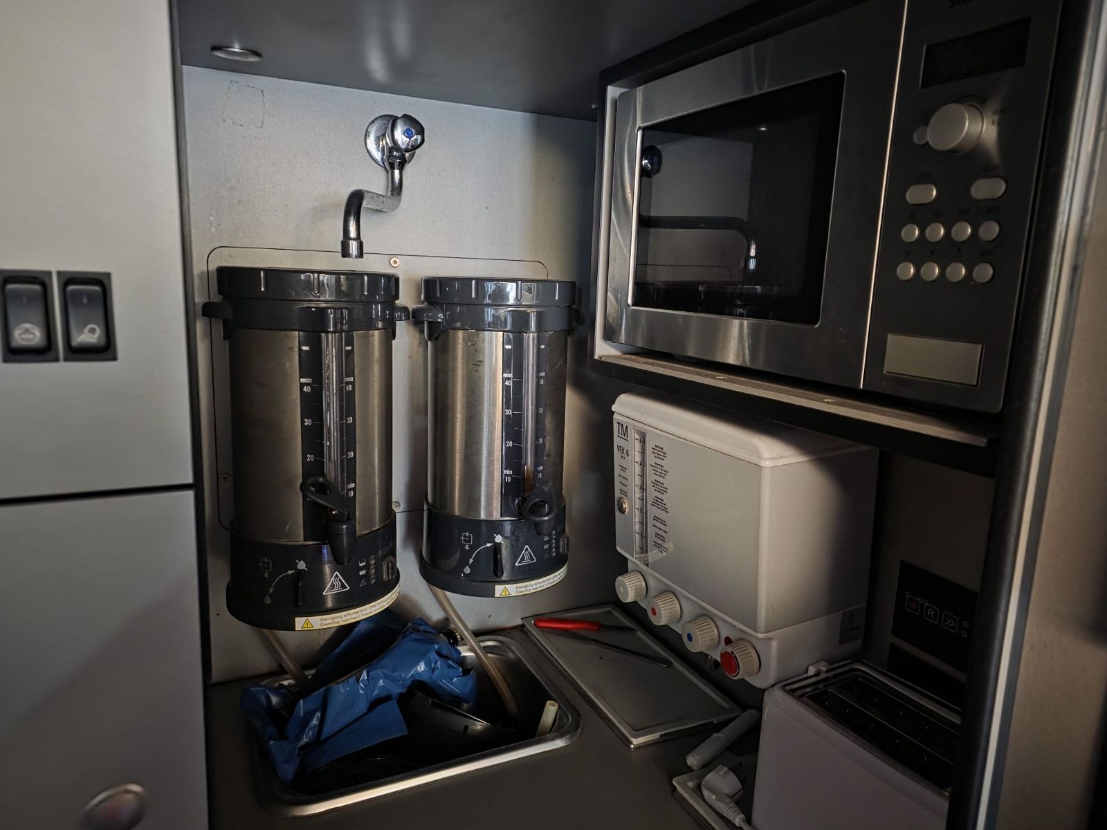 Fahrzeugabbildung Neoplan Skyliner,81+1+1,Hochdruckkühler neu  ZF Intarder