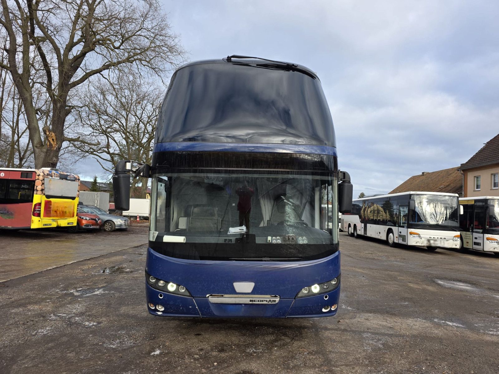 Fahrzeugabbildung Neoplan Skyliner,81+1+1,Hochdruckkühler neu  ZF Intarder