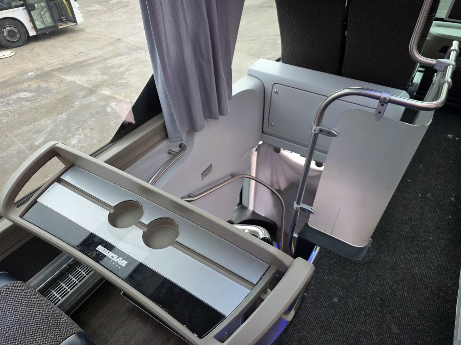 Fahrzeugabbildung Neoplan Skyliner,81+1+1,Hochdruckkühler neu  ZF Intarder