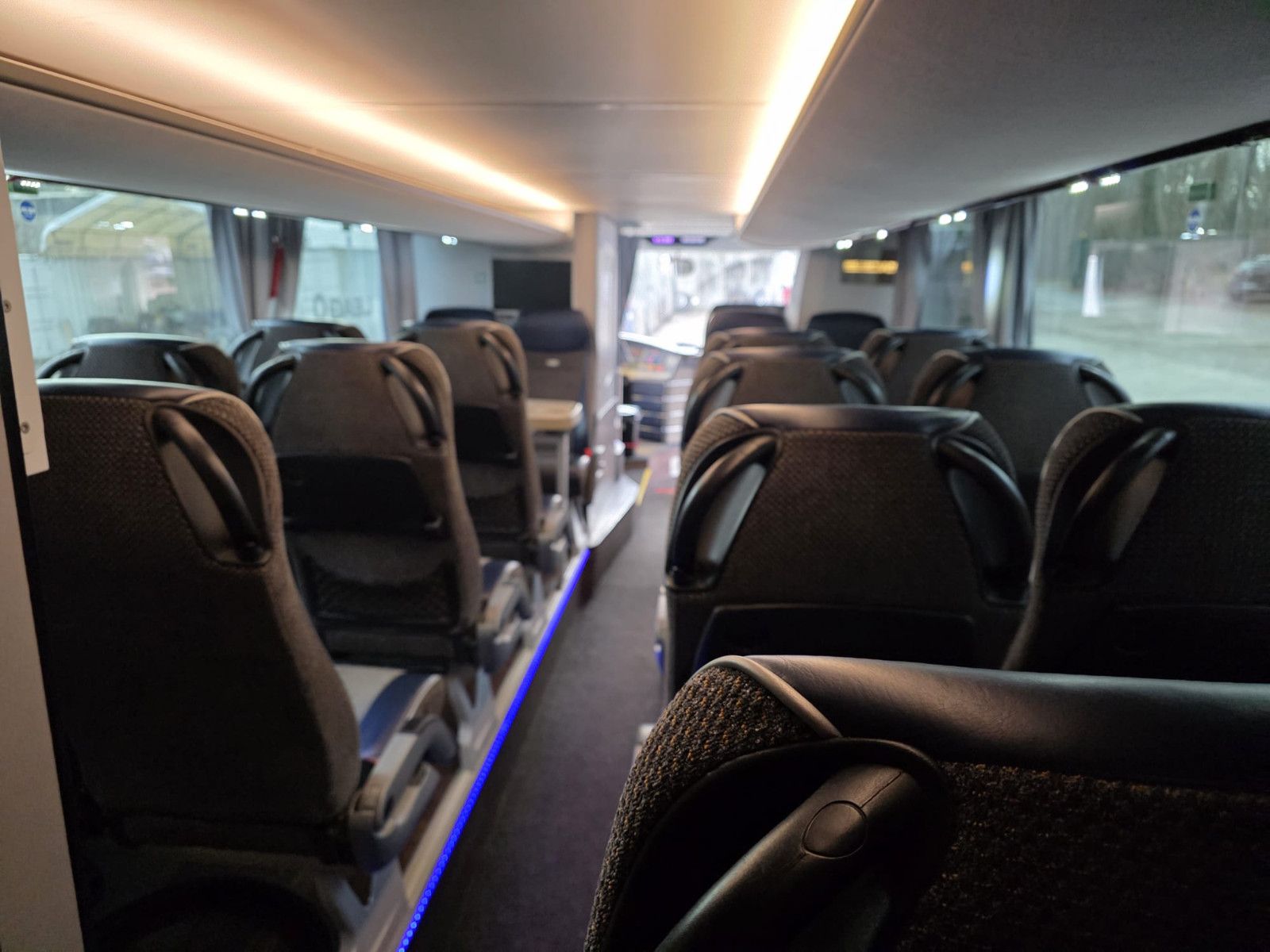 Fahrzeugabbildung Neoplan Skyliner,81+1+1,Hochdruckkühler neu  ZF Intarder