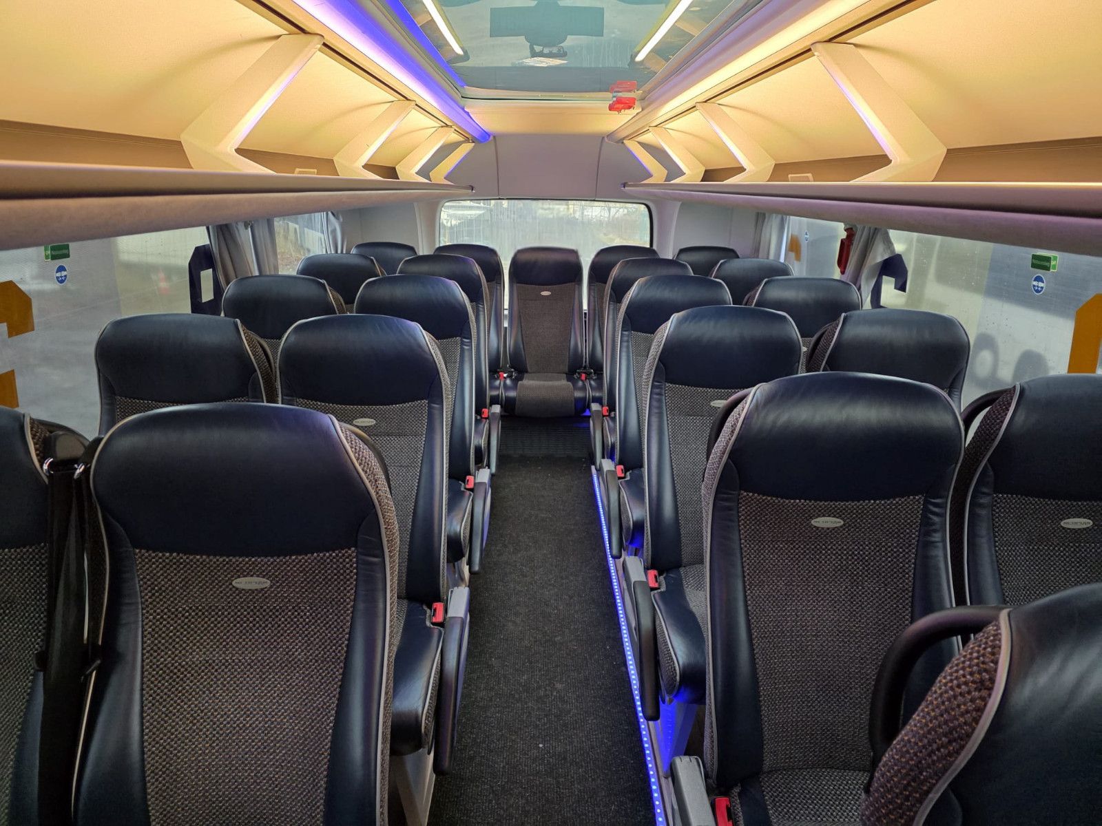 Fahrzeugabbildung Neoplan Skyliner,81+1+1,Hochdruckkühler neu  ZF Intarder