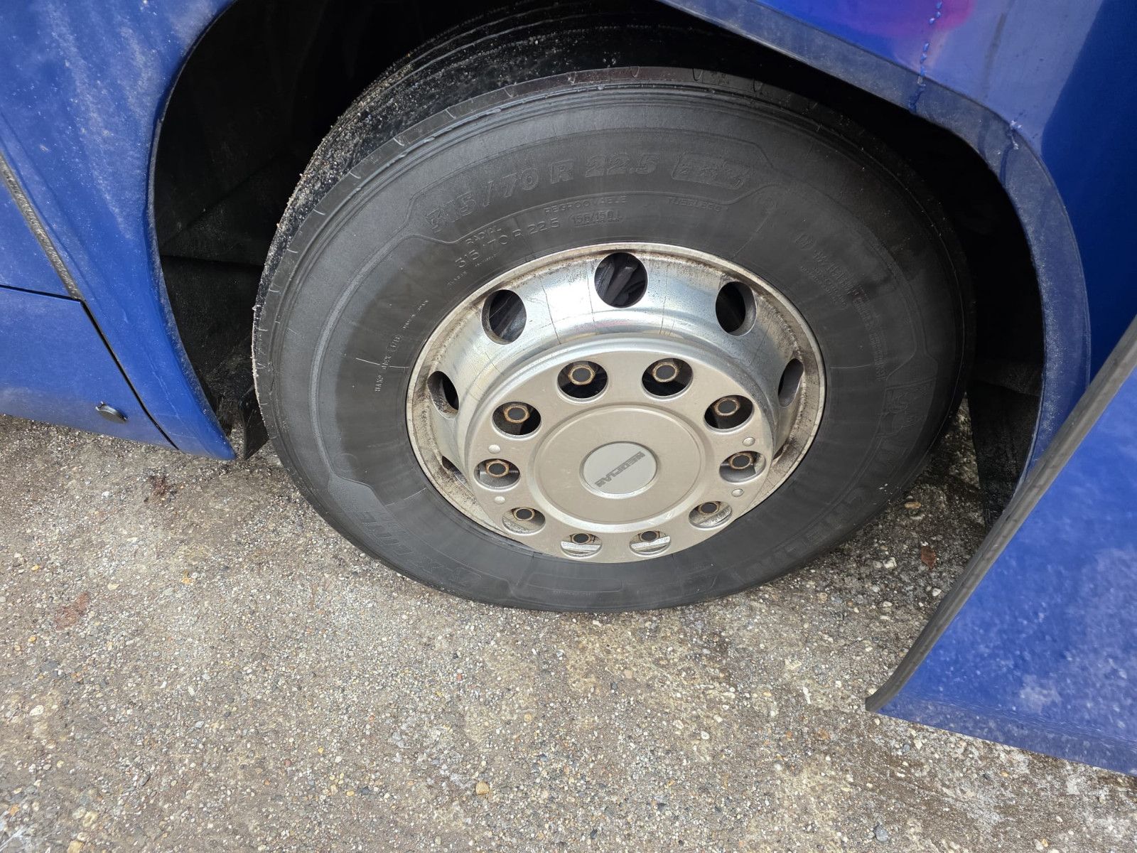 Fahrzeugabbildung Neoplan Skyliner,81+1+1,Hochdruckkühler neu  ZF Intarder