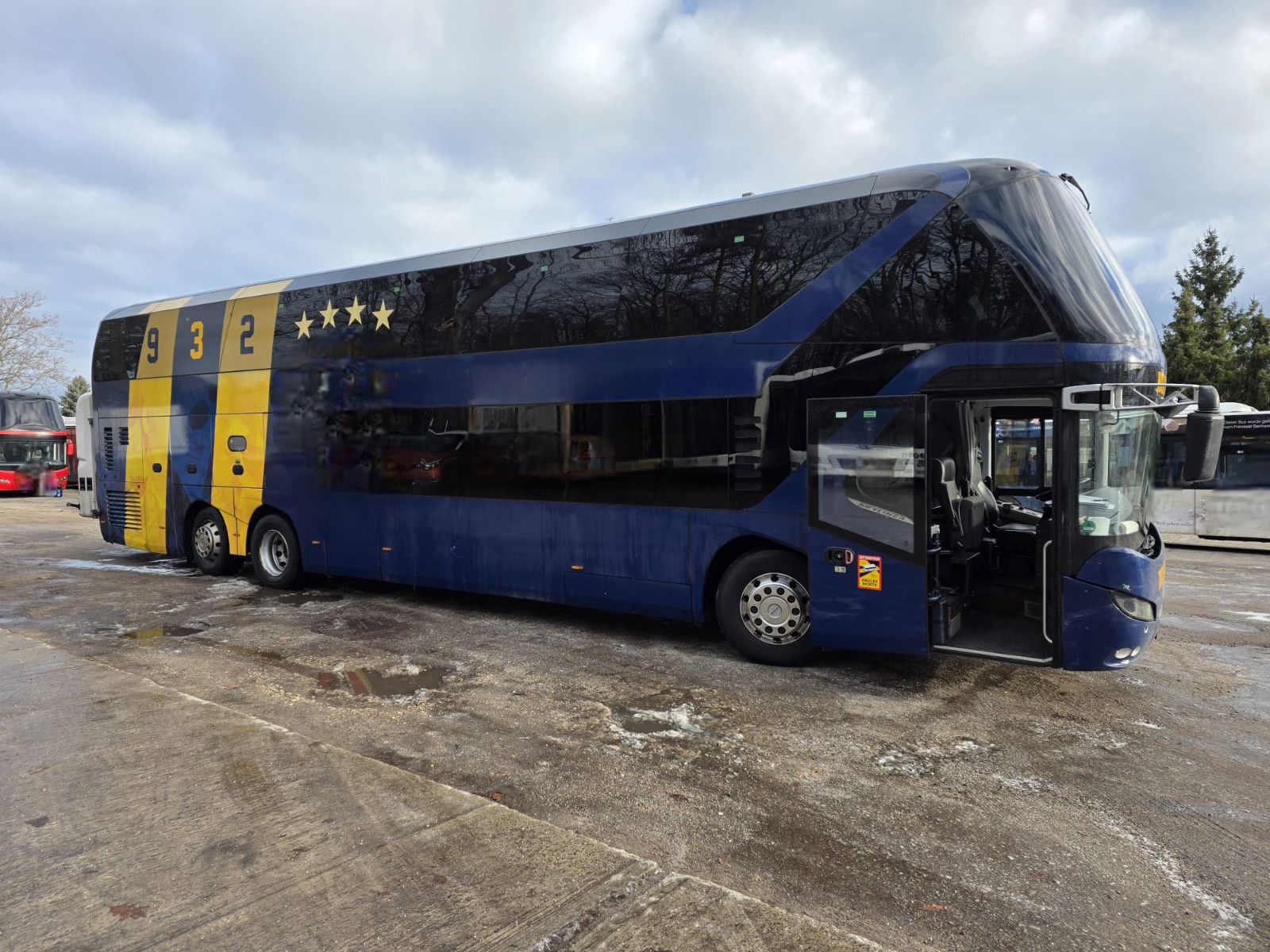 Fahrzeugabbildung Neoplan Skyliner,81+1+1,Hochdruckkühler neu  ZF Intarder