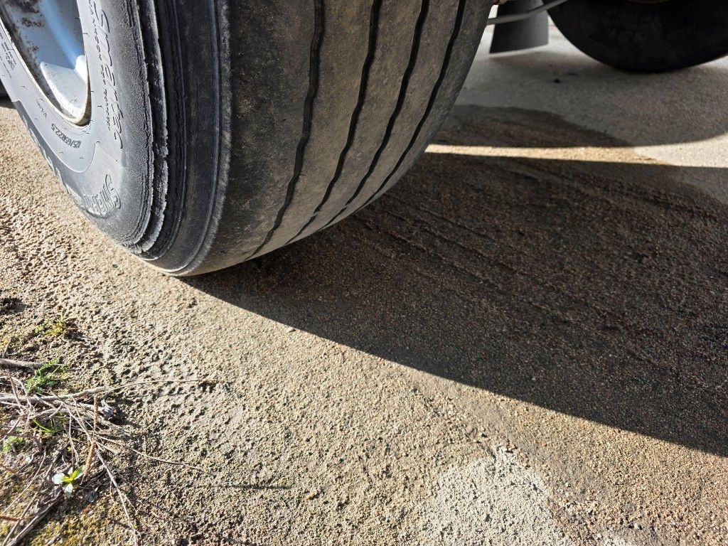 Fahrzeugabbildung Schmitz Cargobull City Tiefkühler, 2. Achs drehbar, 3 to Ladebordw