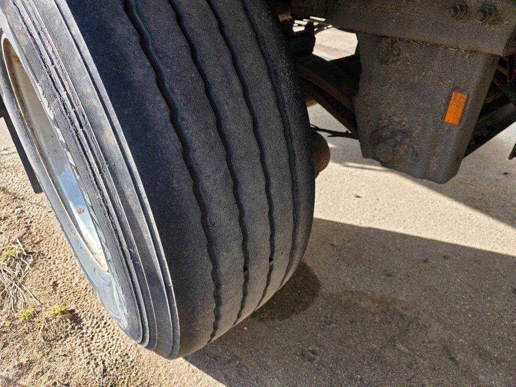 Fahrzeugabbildung Schmitz Cargobull City Tiefkühler, 2. Achs drehbar, 3 to Ladebordw