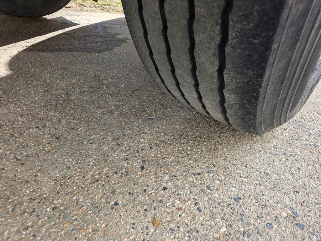 Fahrzeugabbildung Schmitz Cargobull City Tiefkühler, 2. Achs drehbar, 3 to Ladebordw