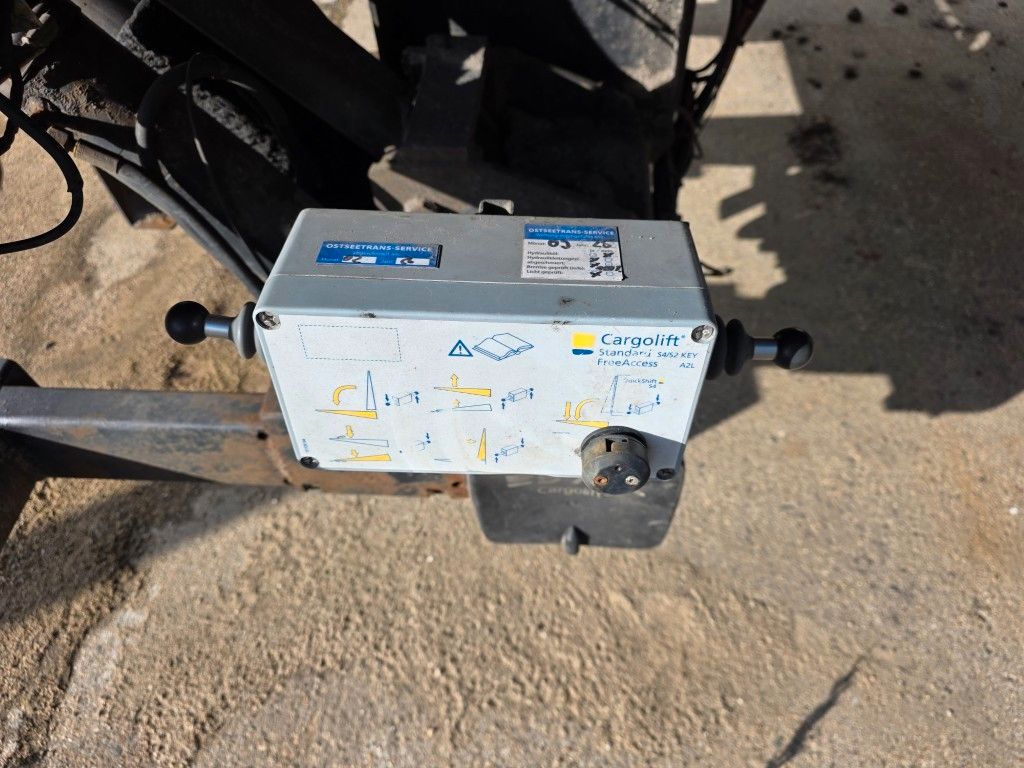 Fahrzeugabbildung Schmitz Cargobull City Tiefkühler, 2. Achs drehbar, 3 to Ladebordw