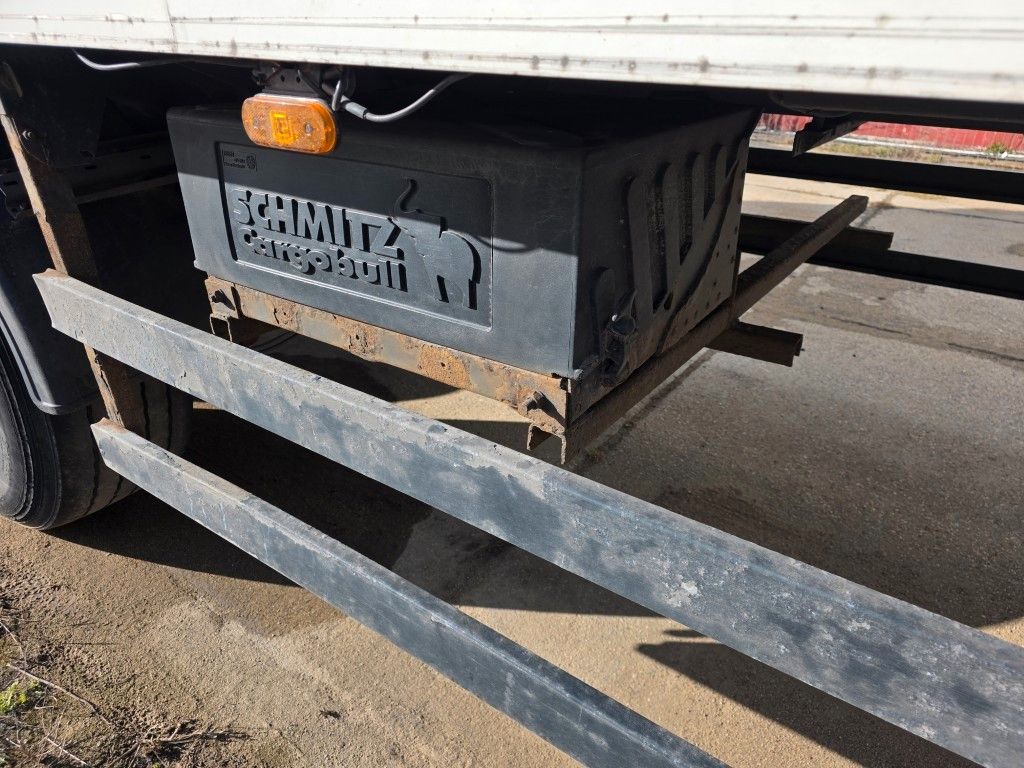 Fahrzeugabbildung Schmitz Cargobull City Tiefkühler, 2. Achs drehbar, 3 to Ladebordw