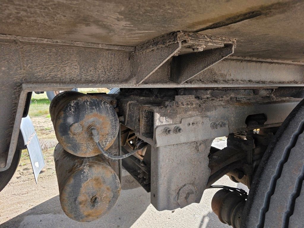 Fahrzeugabbildung Schmitz Cargobull City Tiefkühler, 2. Achs drehbar, 3 to Ladebordw