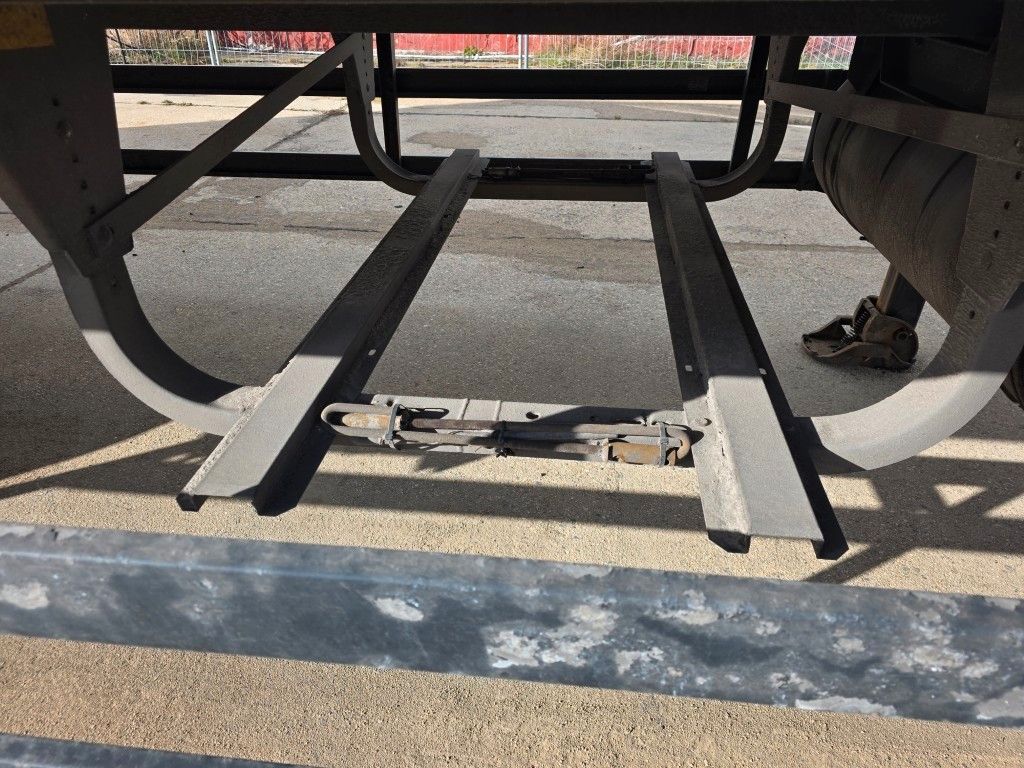 Fahrzeugabbildung Schmitz Cargobull City Tiefkühler, 2. Achs drehbar, 3 to Ladebordw