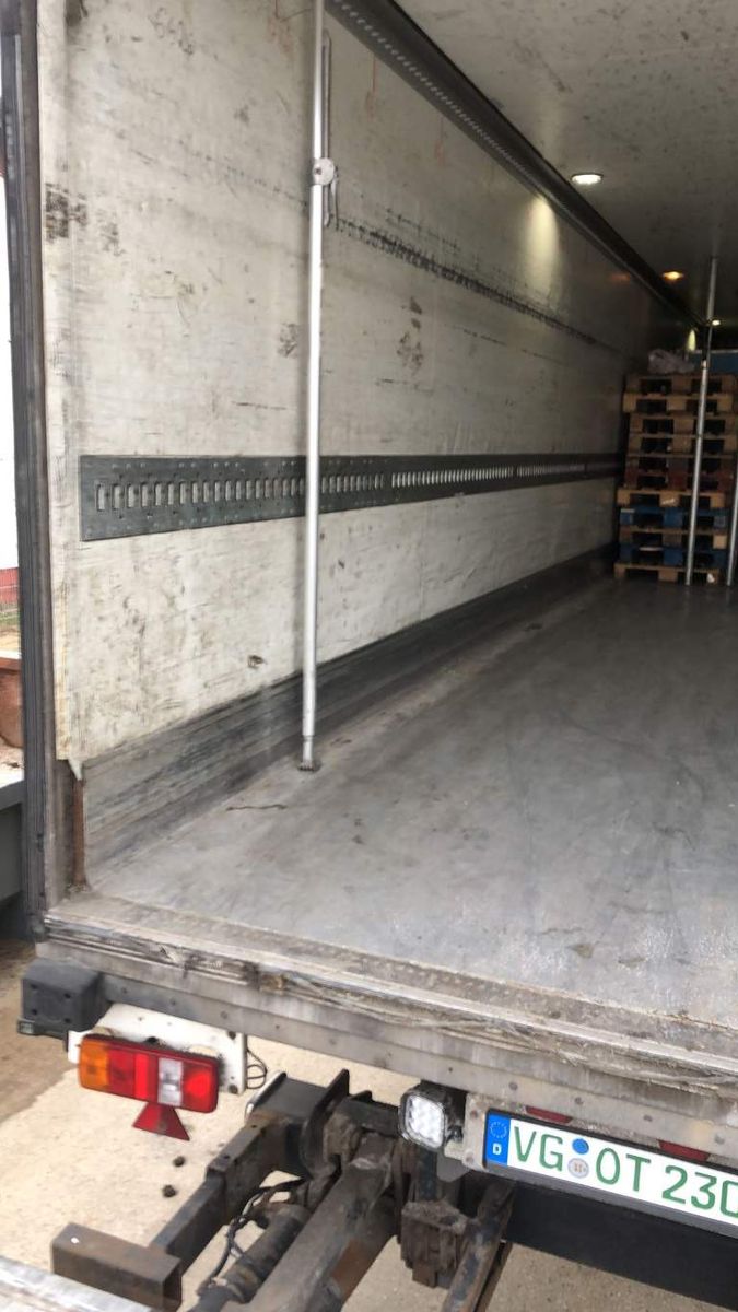 Fahrzeugabbildung Schmitz Cargobull City Tiefkühler, 2. Achs drehbar, 3 to Ladebordw
