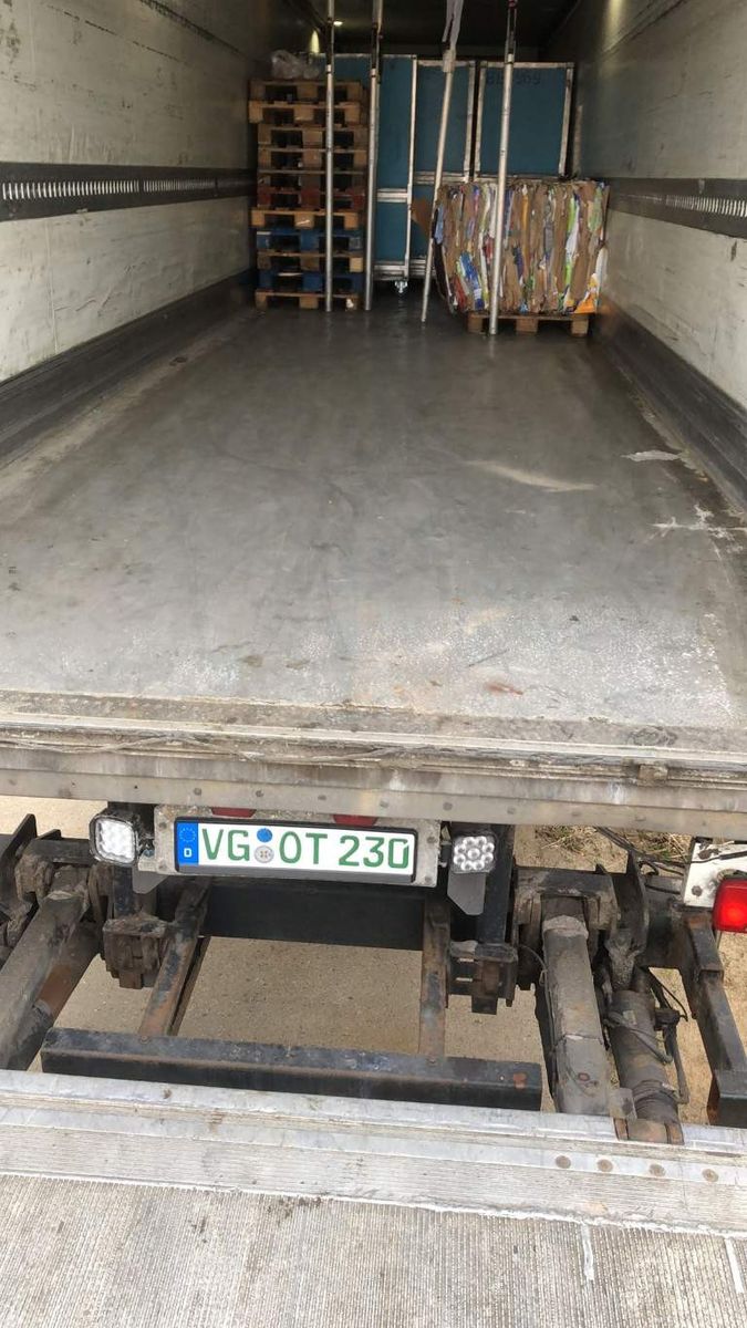 Fahrzeugabbildung Schmitz Cargobull City Tiefkühler, 2. Achs drehbar, 3 to Ladebordw