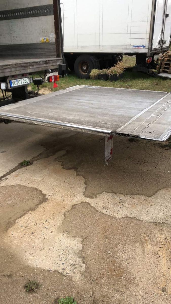 Fahrzeugabbildung Schmitz Cargobull City Tiefkühler, 2. Achs drehbar, 3 to Ladebordw