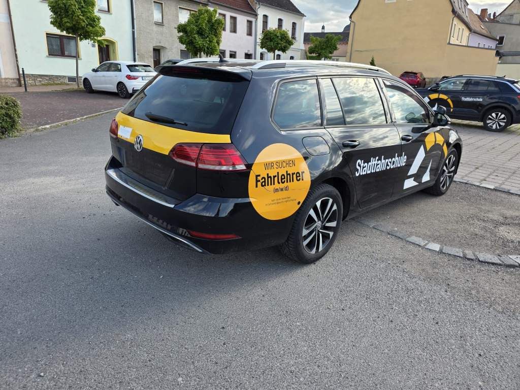 Fahrzeugabbildung Volkswagen Golf 1.6 TDI SCR IQ.DRIVE Variant,Fahrschulwagen