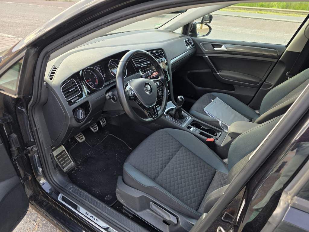 Fahrzeugabbildung Volkswagen Golf 1.6 TDI SCR IQ.DRIVE Variant,Fahrschulwagen