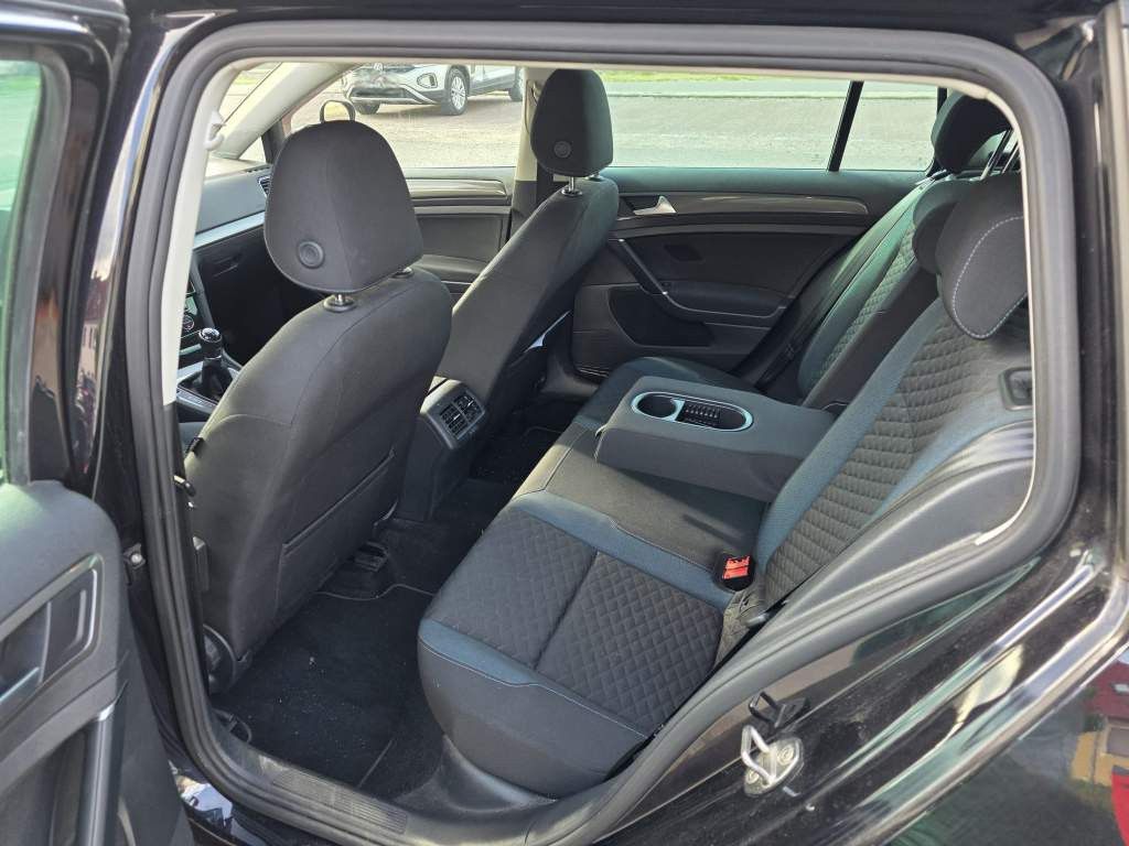 Fahrzeugabbildung Volkswagen Golf 1.6 TDI SCR IQ.DRIVE Variant,Fahrschulwagen