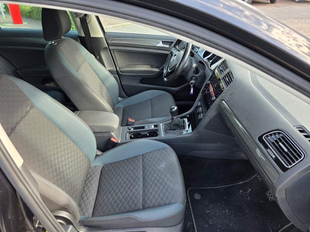 Fahrzeugabbildung Volkswagen Golf 1.6 TDI SCR IQ.DRIVE Variant,Fahrschulwagen