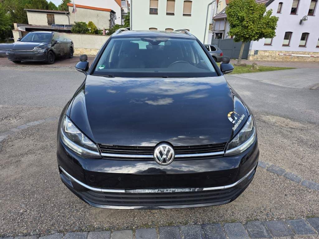 Fahrzeugabbildung Volkswagen Golf 1.6 TDI SCR IQ.DRIVE Variant,Fahrschulwagen