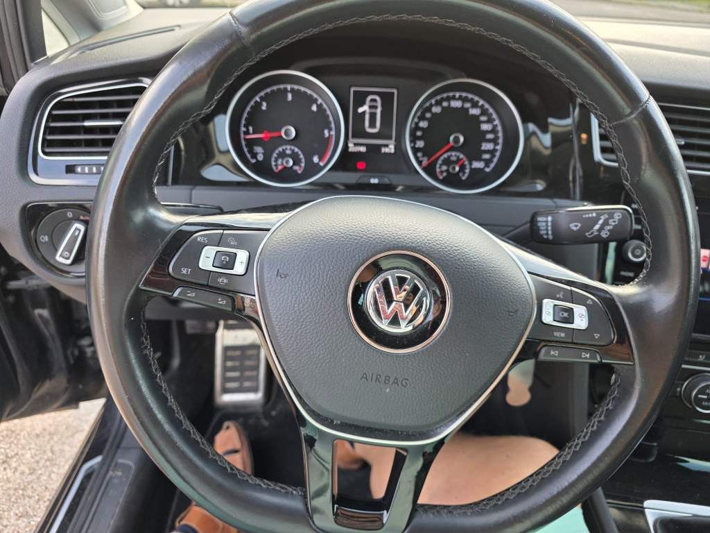 Fahrzeugabbildung Volkswagen Golf 1.6 TDI SCR IQ.DRIVE Variant,Fahrschulwagen