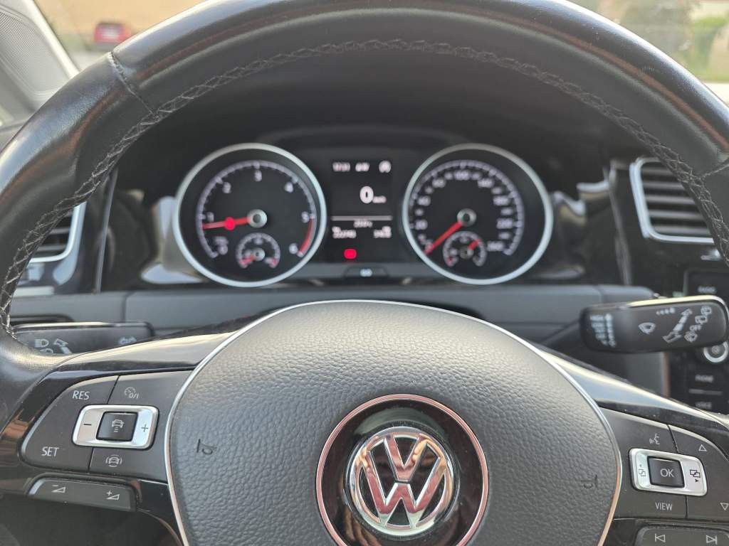 Fahrzeugabbildung Volkswagen Golf 1.6 TDI SCR IQ.DRIVE Variant,Fahrschulwagen