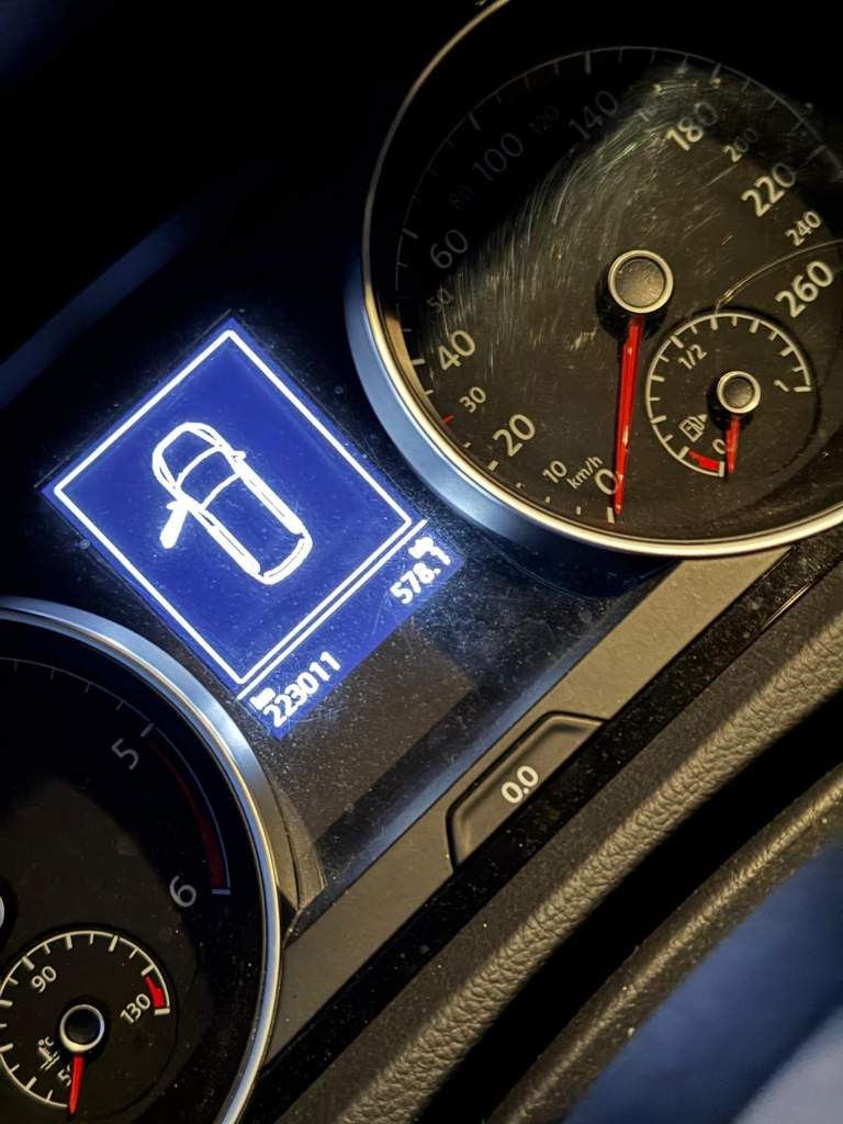 Fahrzeugabbildung Volkswagen Golf 1.6 TDI SCR IQ.DRIVE Variant,Fahrschulwagen