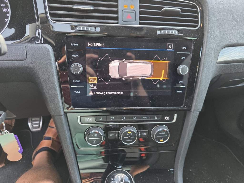 Fahrzeugabbildung Volkswagen Golf 1.6 TDI SCR IQ.DRIVE Variant,Fahrschulwagen