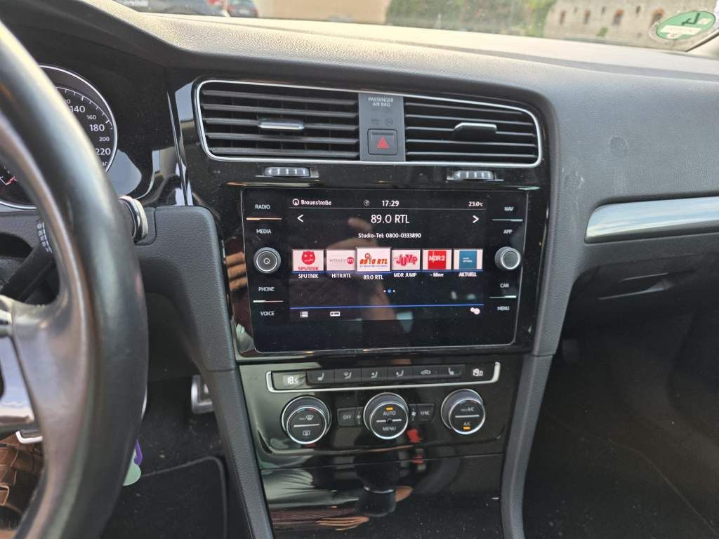 Fahrzeugabbildung Volkswagen Golf 1.6 TDI SCR IQ.DRIVE Variant,Fahrschulwagen