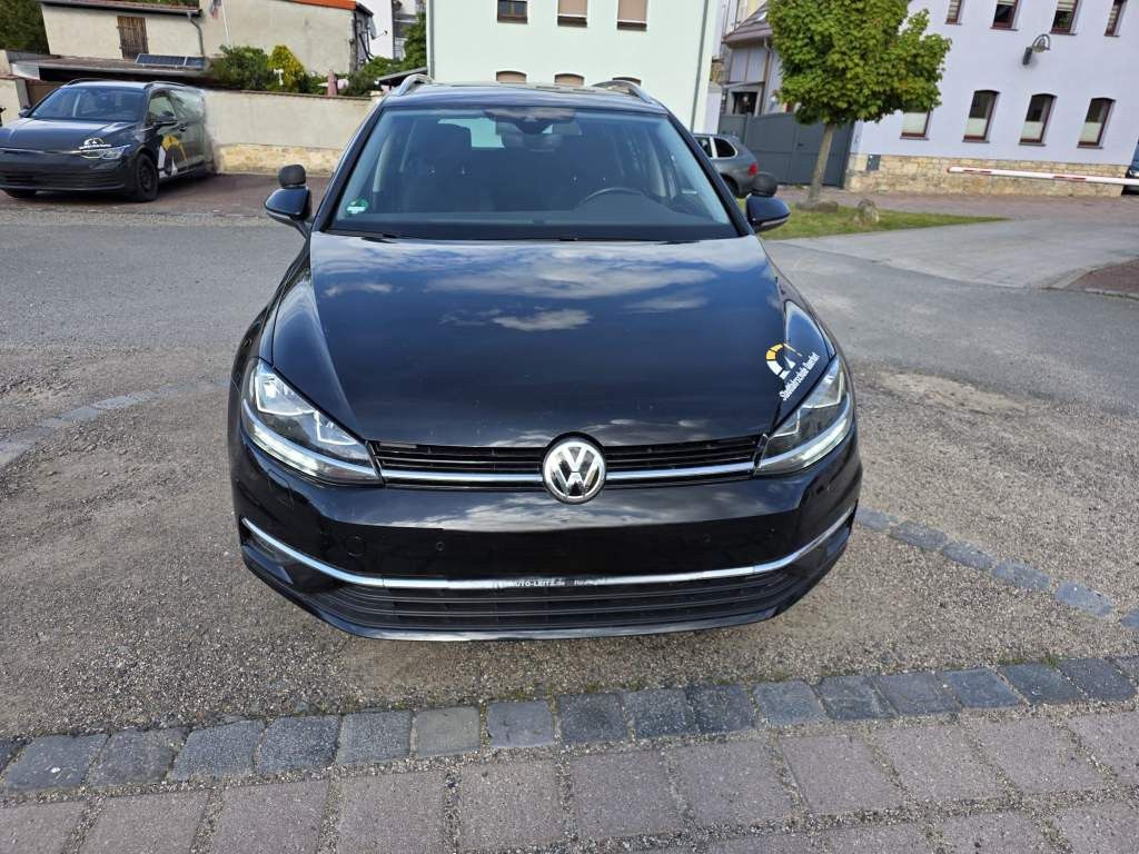 Fahrzeugabbildung Volkswagen Golf 1.6 TDI SCR IQ.DRIVE Variant,Fahrschulwagen