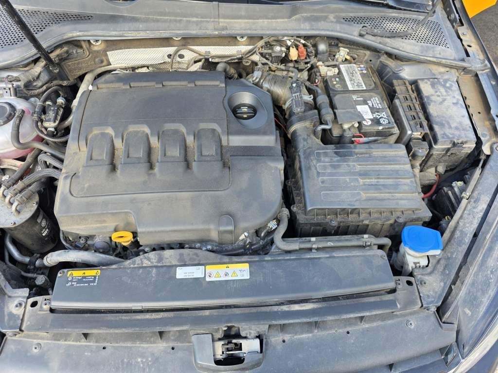 Fahrzeugabbildung Volkswagen Golf 1.6 TDI SCR IQ.DRIVE Variant,Fahrschulwagen