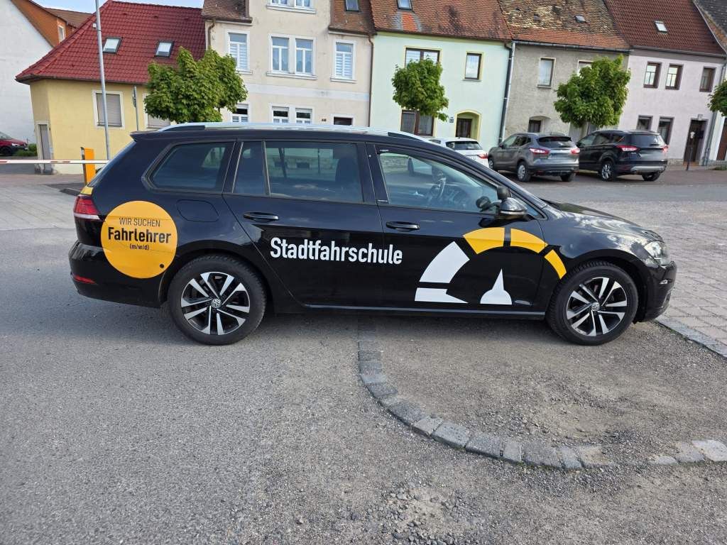Fahrzeugabbildung Volkswagen Golf 1.6 TDI SCR IQ.DRIVE Variant,Fahrschulwagen