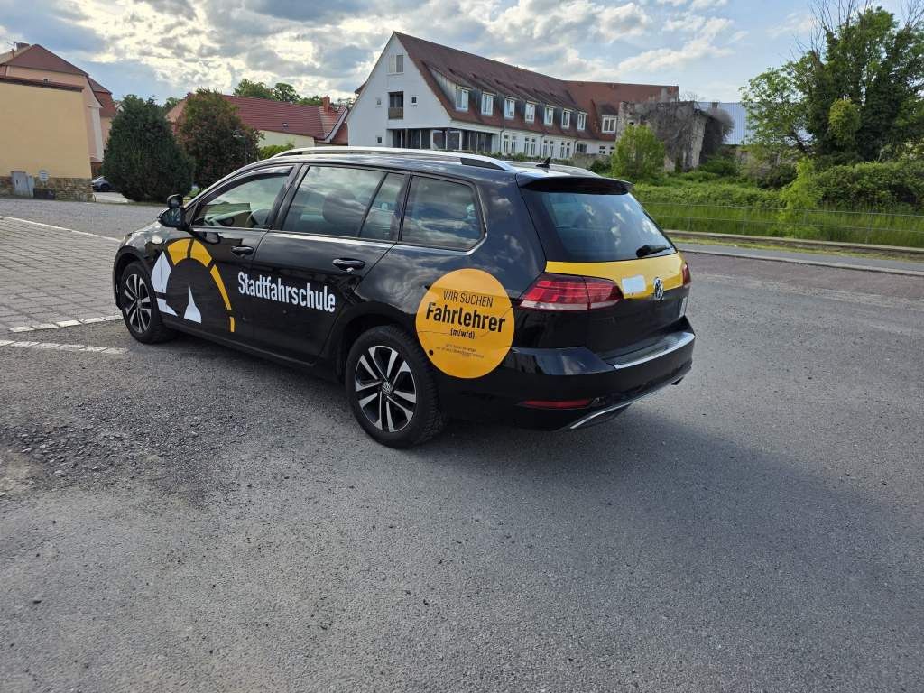 Fahrzeugabbildung Volkswagen Golf 1.6 TDI SCR IQ.DRIVE Variant,Fahrschulwagen