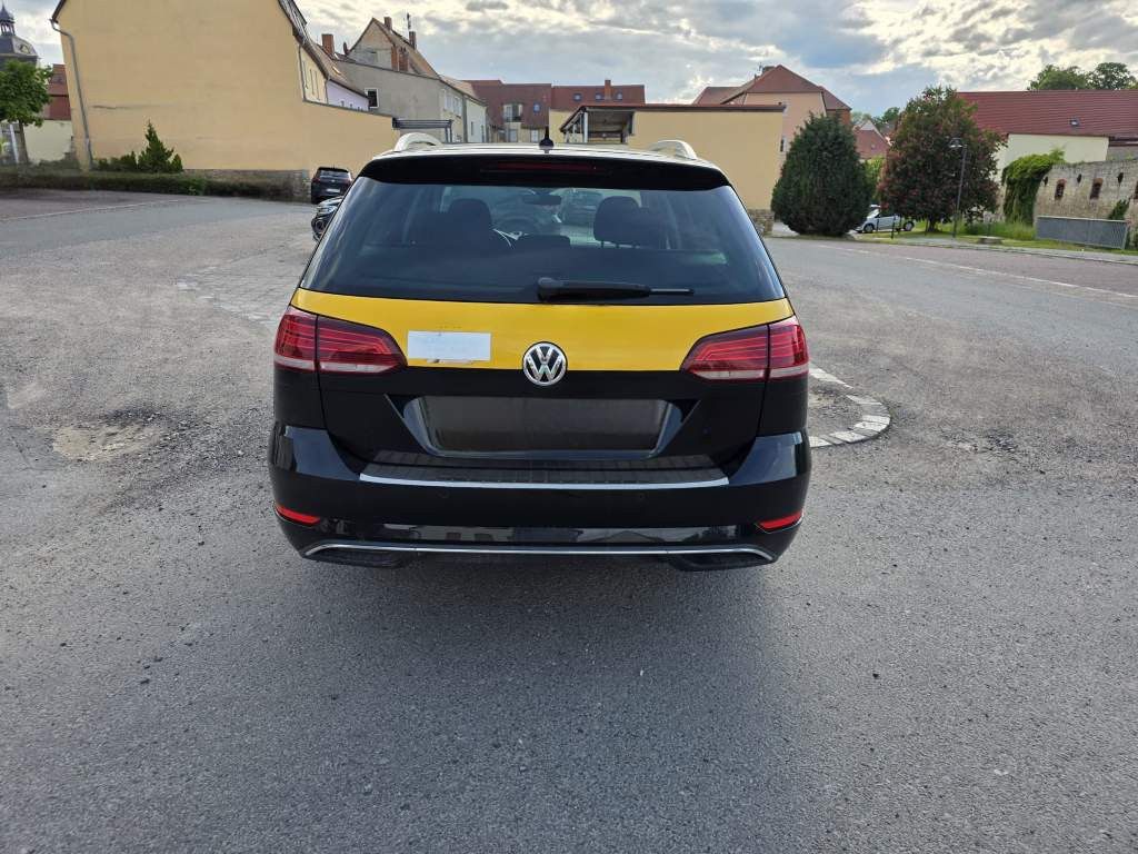 Fahrzeugabbildung Volkswagen Golf 1.6 TDI SCR IQ.DRIVE Variant,Fahrschulwagen
