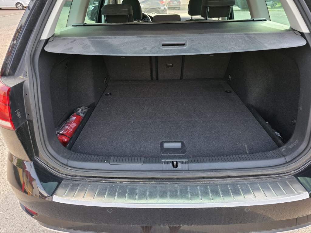 Fahrzeugabbildung Volkswagen Golf 1.6 TDI SCR IQ.DRIVE Variant,Fahrschulwagen
