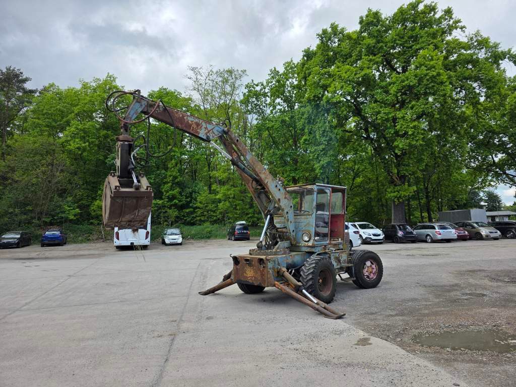 Andere Craiova IH Radbagger ( Romania ) mit 2 Schalengr