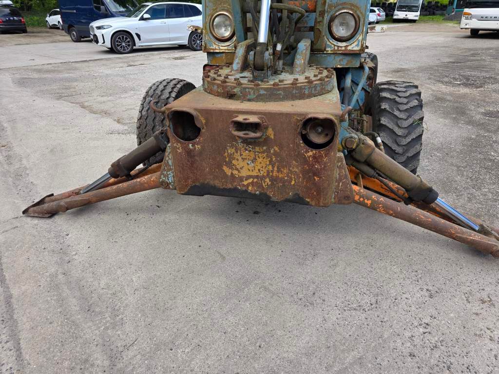 Fahrzeugabbildung Andere Craiova IH Radbagger ( Romania ) mit 2 Schalengr