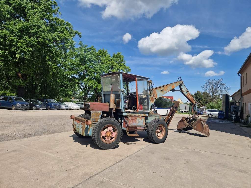 Fahrzeugabbildung Andere Craiova IH Radbagger ( Romania ) mit 2 Schalengr