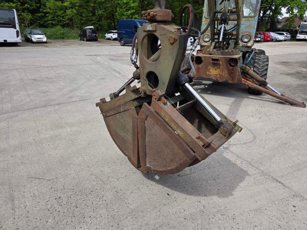 Fahrzeugabbildung Andere Craiova IH Radbagger ( Romania ) mit 2 Schalengr