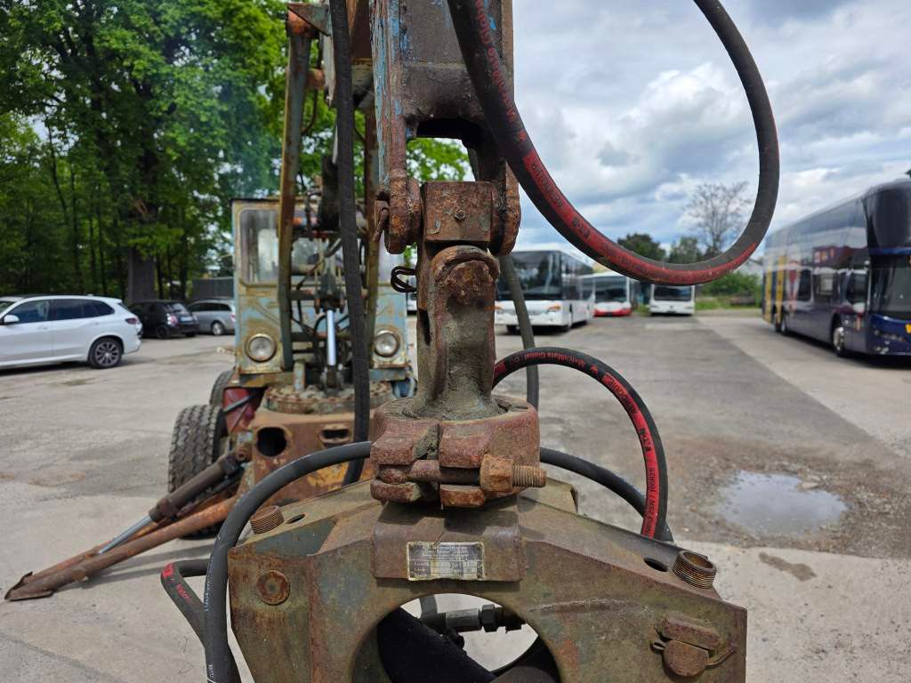 Fahrzeugabbildung Andere Craiova IH Radbagger ( Romania ) mit 2 Schalengr