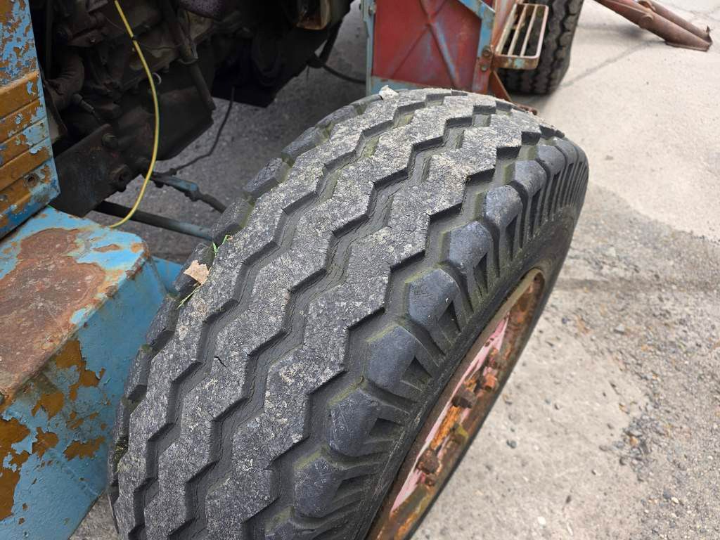 Fahrzeugabbildung Andere Craiova IH Radbagger ( Romania ) mit 2 Schalengr