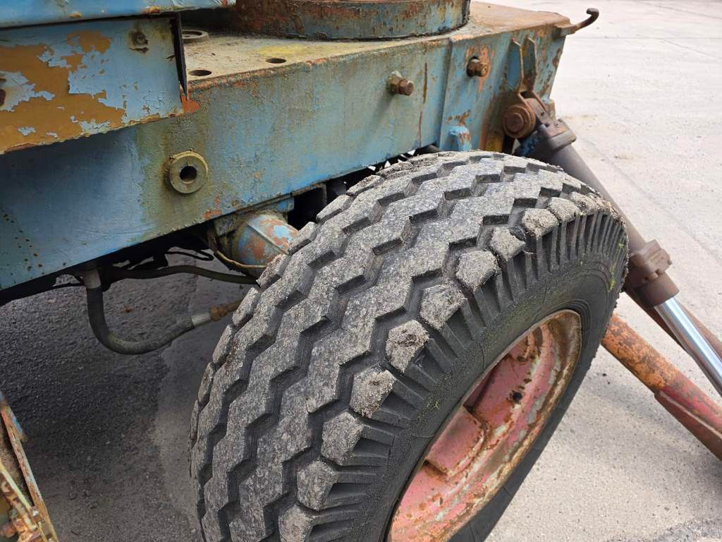 Fahrzeugabbildung Andere Craiova IH Radbagger ( Romania ) mit 2 Schalengr