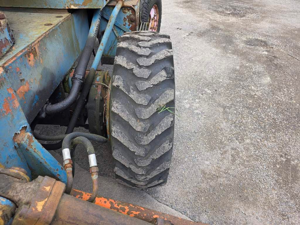 Fahrzeugabbildung Andere Craiova IH Radbagger ( Romania ) mit 2 Schalengr