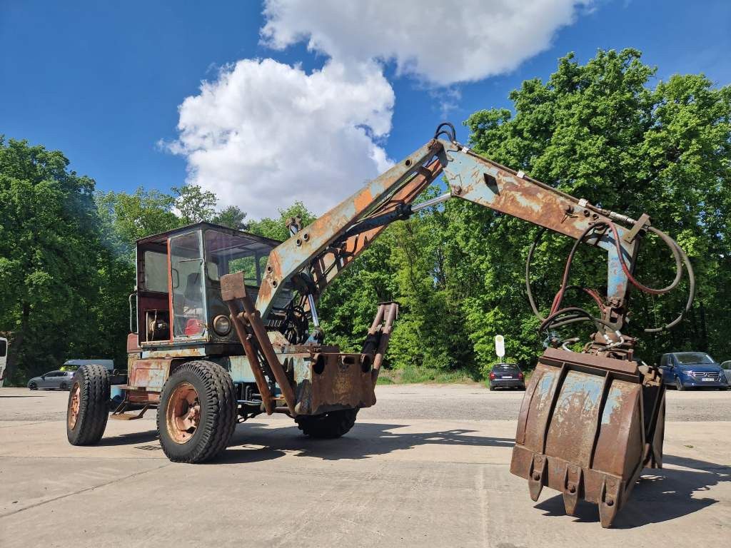 Fahrzeugabbildung Andere Craiova IH Radbagger ( Romania ) mit 2 Schalengr