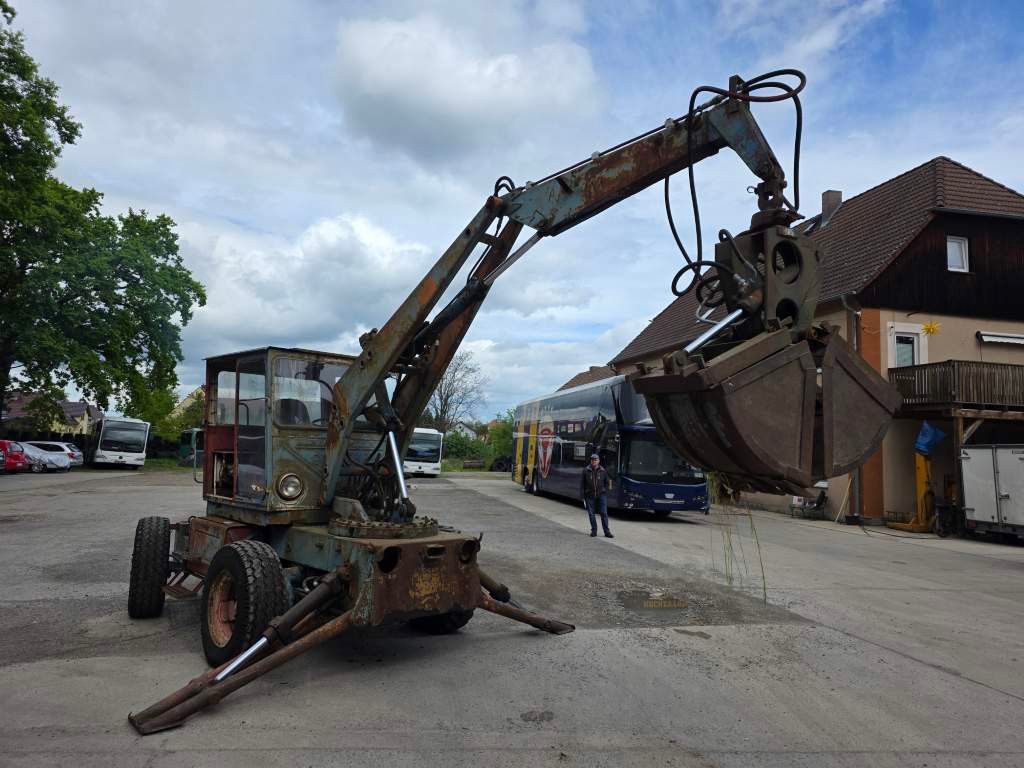 Fahrzeugabbildung Andere Craiova IH Radbagger ( Romania ) mit 2 Schalengr