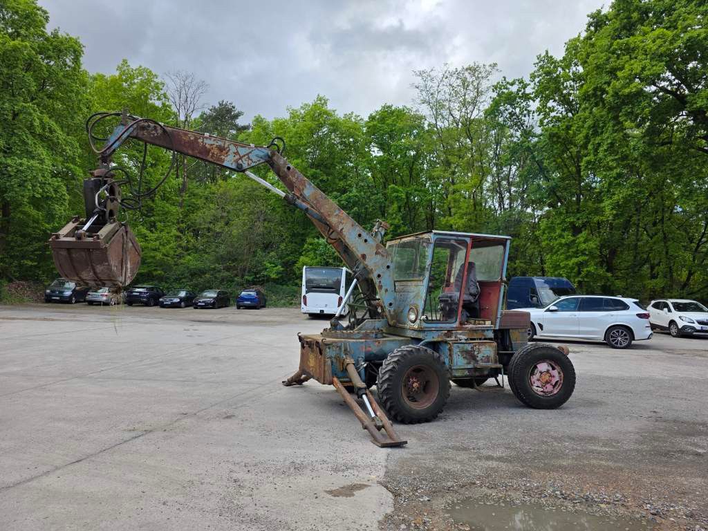 Fahrzeugabbildung Andere Craiova IH Radbagger ( Romania ) mit 2 Schalengr