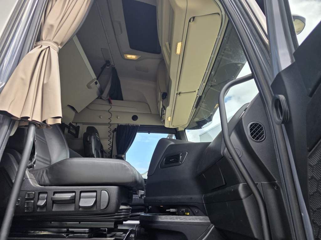 Fahrzeugabbildung Iveco 570 S-Way, Retarder, Standklima, Blitzer,RUL