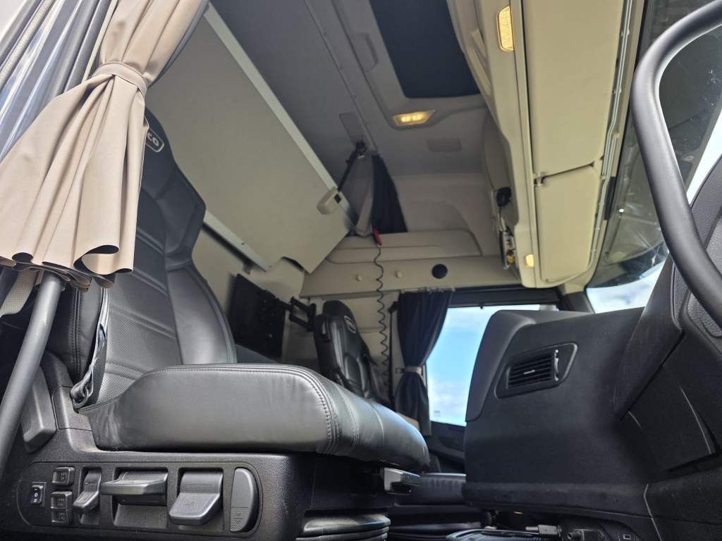 Fahrzeugabbildung Iveco 570 S-Way, Retarder, Standklima, Blitzer,RUL