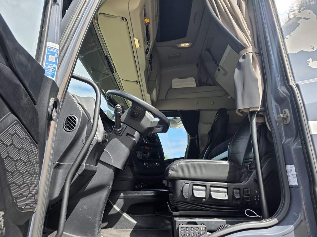 Fahrzeugabbildung Iveco 570 S-Way, Retarder, Standklima, Blitzer,RUL