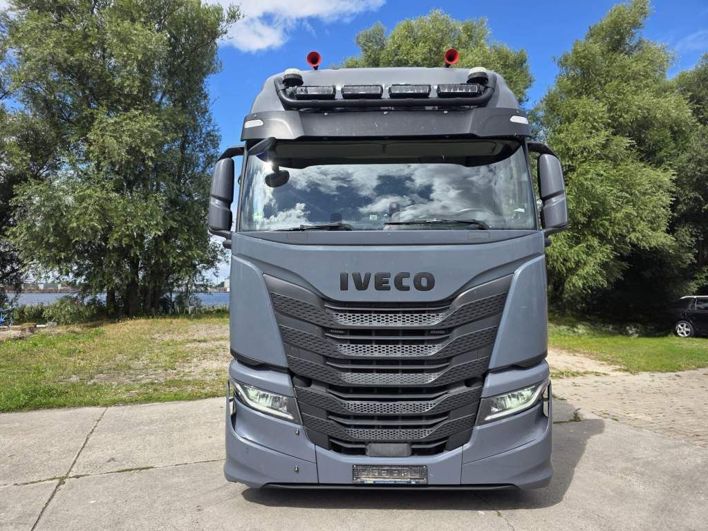 Fahrzeugabbildung Iveco 570 S-Way, Retarder, Standklima, Blitzer,RUL