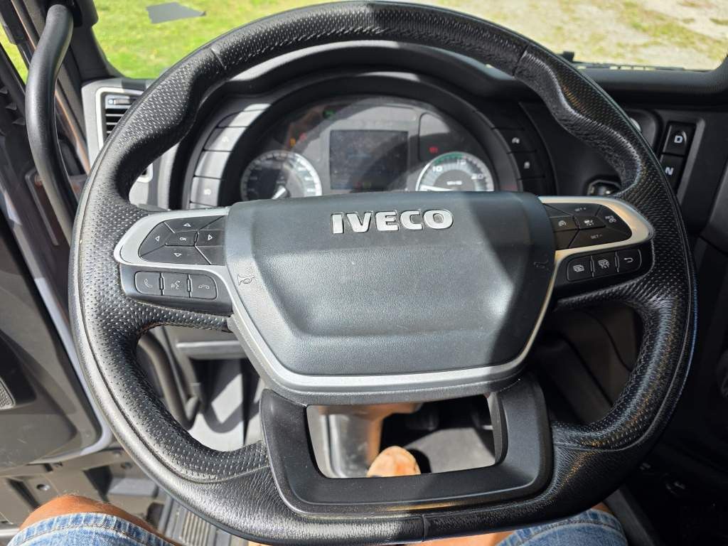 Fahrzeugabbildung Iveco 570 S-Way, Retarder, Standklima, Blitzer,RUL