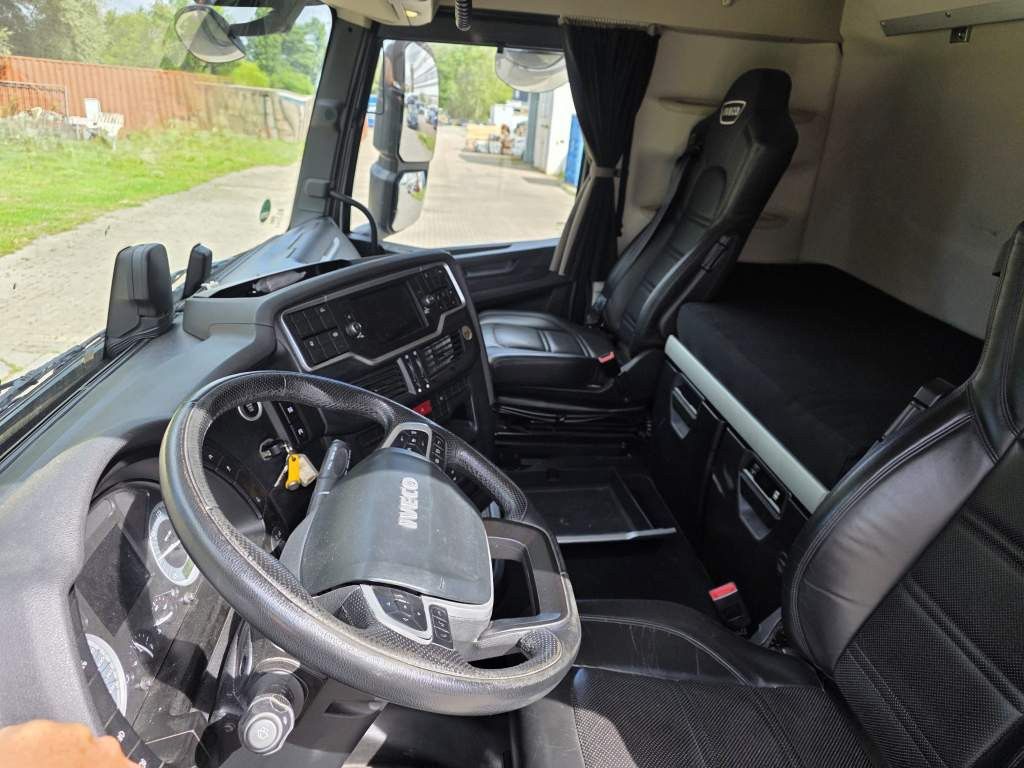 Fahrzeugabbildung Iveco 570 S-Way, Retarder, Standklima, Blitzer,RUL